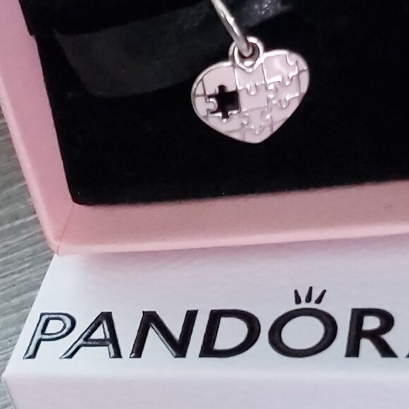 PANDORA ASIAN EXCLUSIVE* RETIRED* Complete my Heart puzzle dangle 791522EN68 - Picture 5 of 8